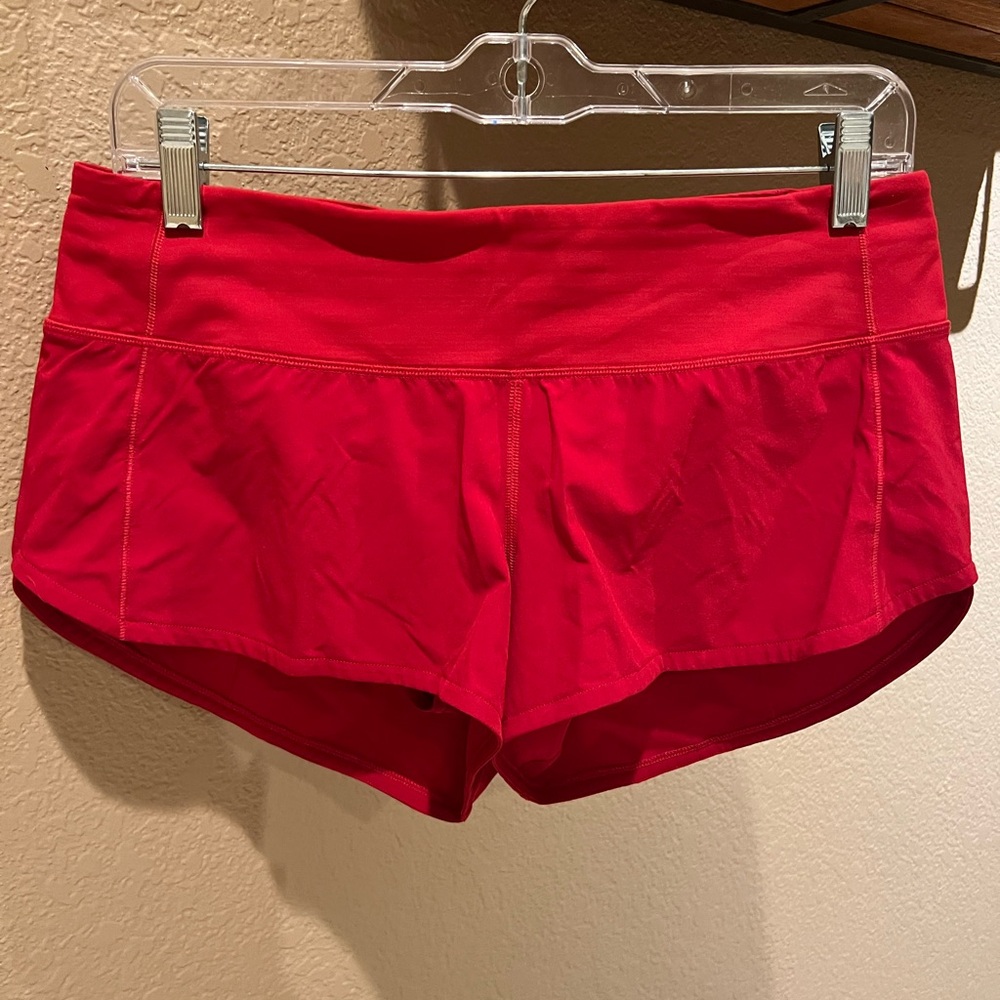 Lululemon 2.5” Speed-up low rise short in dark red, size 6